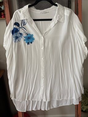 Jane and Delancey White Button-Up Blouse with Blue Floral Embroidery